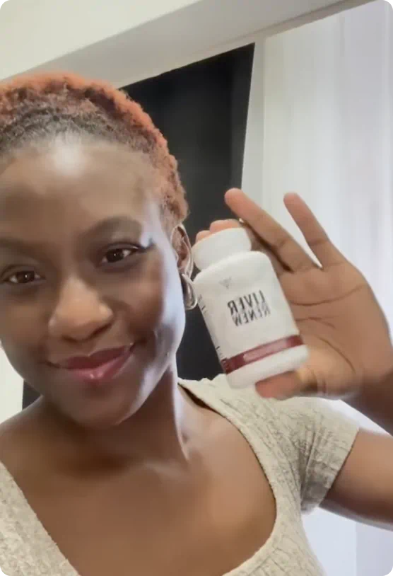 Play video: a customer shows her Liver Renew